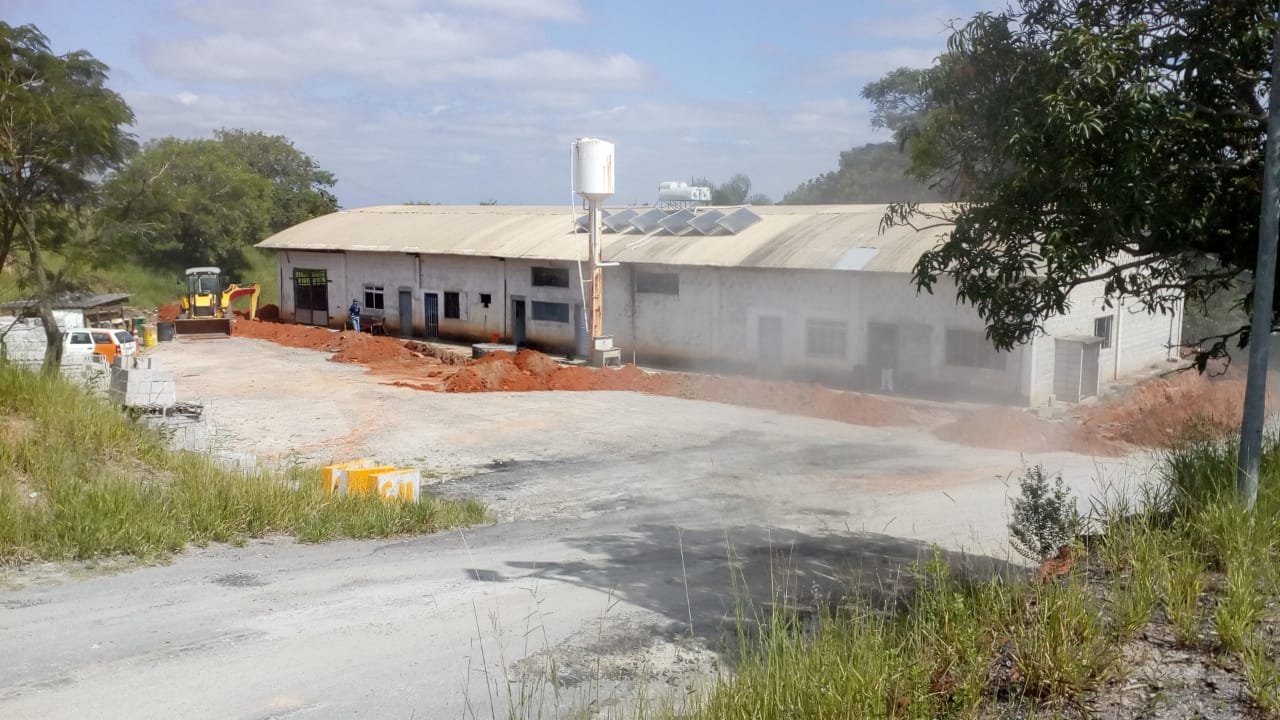 ABERTURA VALA LATERAL ESQUERDA - 01.jpg